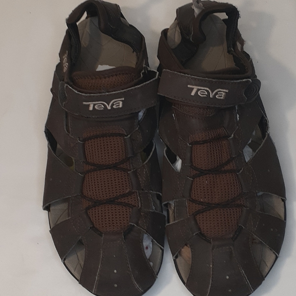 Teva Deacon Men's Hiking Sandals. Hook and Loop Style.